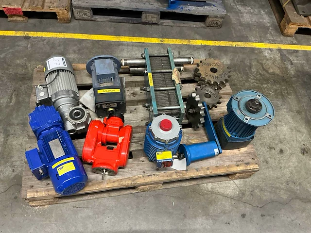 Partij diverse machineonderdelen - afbeelding 2 van  7