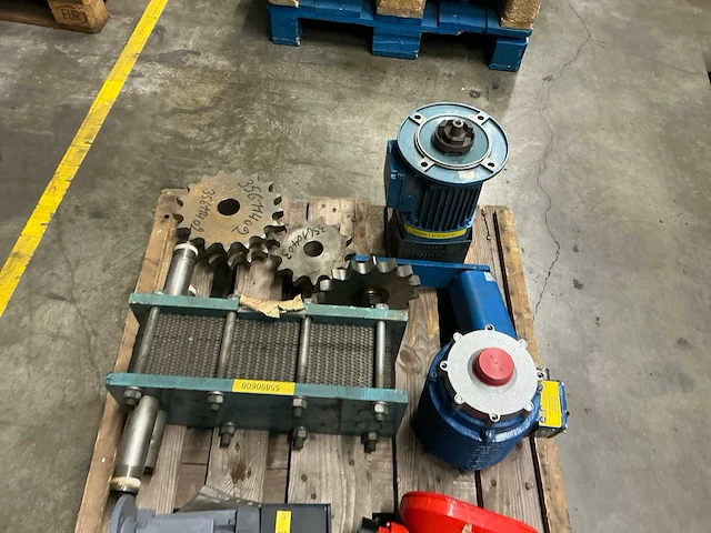 Partij diverse machineonderdelen - afbeelding 6 van  7