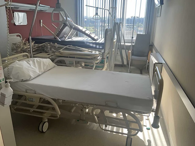 Partij diverse medische benodigdheden - afbeelding 1 van  6