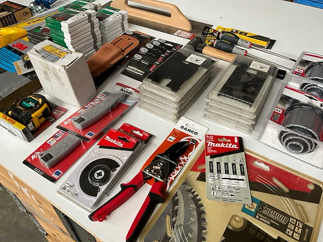 Partij diverse merken handgereedschap en accessoires - afbeelding 2 van  10