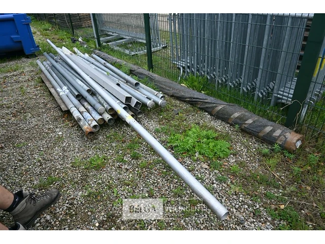 Partij diverse metalen buizen - afbeelding 1 van  6