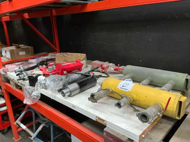 Partij diverse pistons - afbeelding 1 van  5