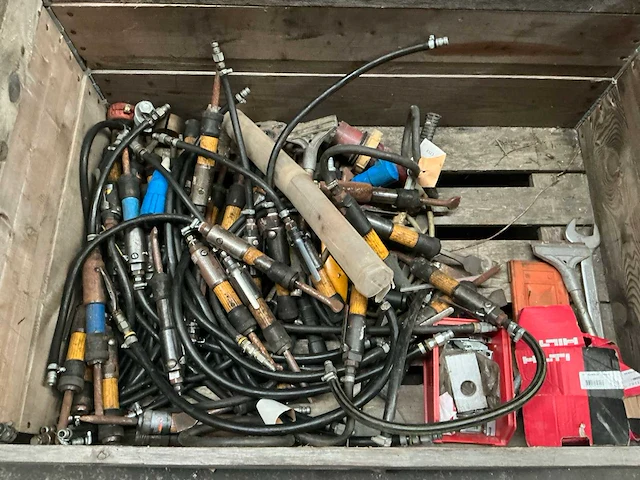 Partij diverse pneumatische gereedschappen - afbeelding 1 van  5