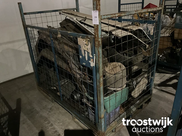 Partij diverse rollend materieel onderdelen - afbeelding 1 van  4