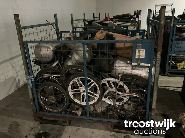 Partij diverse rollend materieel onderdelen - afbeelding 1 van  8