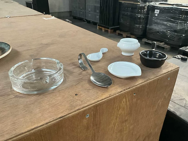 Partij diverse servies, glaswerk, tafelhoezen en bestek - afbeelding 15 van  17