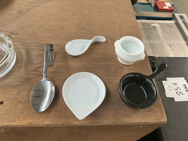 Partij diverse servies, glaswerk, tafelhoezen en bestek - afbeelding 16 van  17