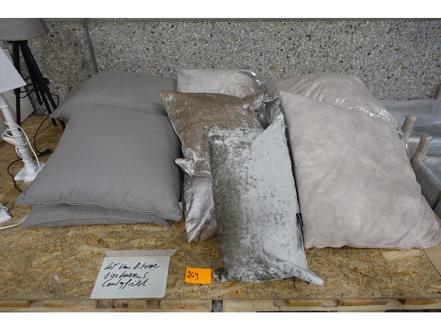 Partij diverse sierkussens - afbeelding 1 van  2