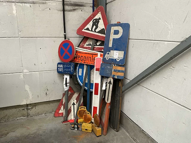 Partij diverse signalisatie - afbeelding 1 van  1