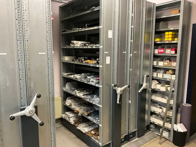 Partij diverse sloten en toebehoren - afbeelding 1 van  24