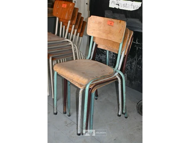 Partij diverse stapelstoelen - afbeelding 1 van  3