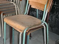 Partij diverse stapelstoelen
