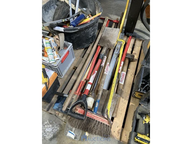 Partij diverse steelgereedschappen - afbeelding 2 van  2