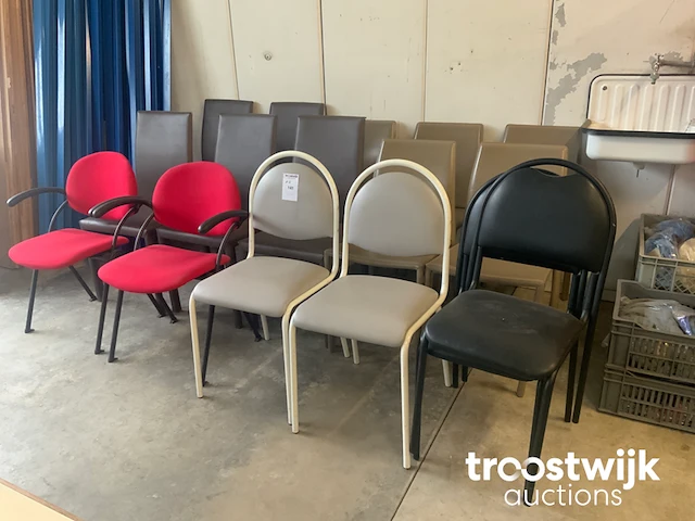 Partij diverse stoelen - afbeelding 1 van  3