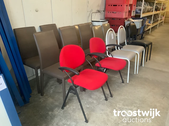 Partij diverse stoelen - afbeelding 2 van  3