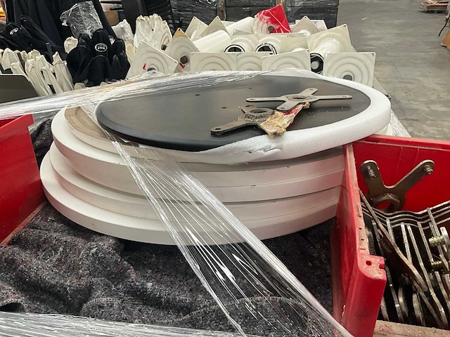 Partij diverse tafelonderstellen met voet - afbeelding 15 van  16