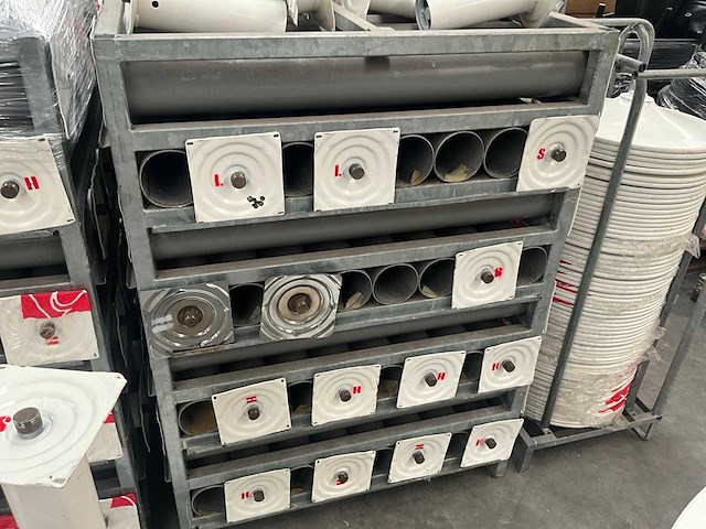 Partij diverse tafelonderstellen met voet - afbeelding 6 van  16