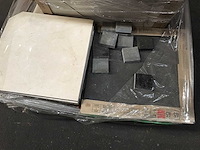 Partij diverse tegels en natuursteen 1 palet - afbeelding 2 van  4