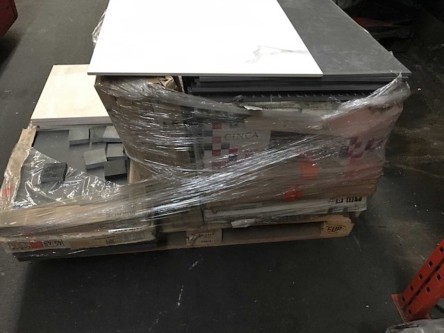 Partij diverse tegels en natuursteen 1 palet - afbeelding 3 van  4