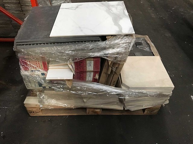 Partij diverse tegels en natuursteen 1 palet - afbeelding 4 van  4