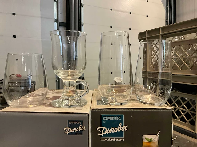 Partij diverse thee-, water- en frisdrank glazen ( circa 660x ) - afbeelding 1 van  19