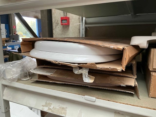 Partij diverse toiletzittingen - afbeelding 1 van  10