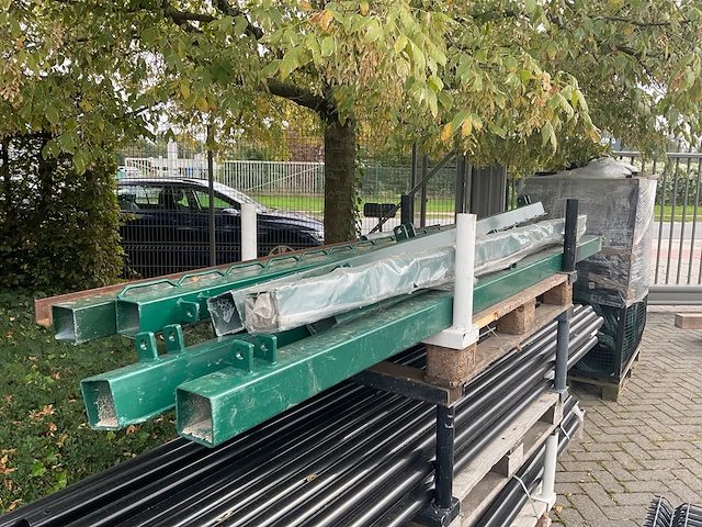 Partij diverse tuinpalen - afbeelding 2 van  6