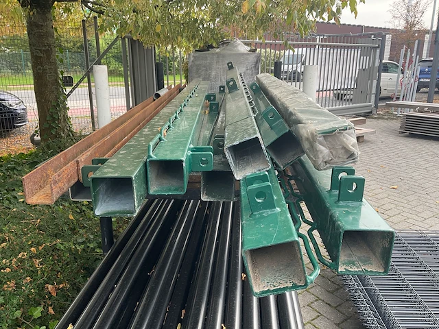 Partij diverse tuinpalen - afbeelding 3 van  6