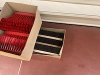 Partij diverse veegborstels en aftrekkers - afbeelding 8 van  8