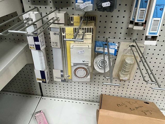 Partij diverse verlichting, elektra en sanitair - afbeelding 12 van  44