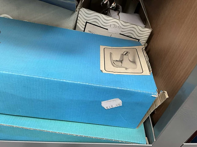 Partij diverse verlichting, elektra en sanitair - afbeelding 43 van  44