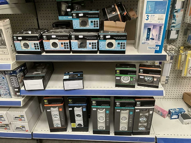 Partij diverse verlichting, elektra en sanitair - afbeelding 6 van  44