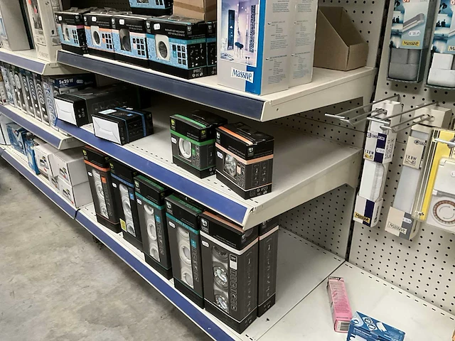 Partij diverse verlichting, elektra en sanitair - afbeelding 7 van  44