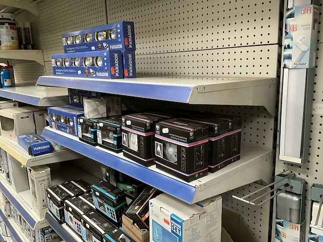 Partij diverse verlichting, elektra en sanitair - afbeelding 8 van  44