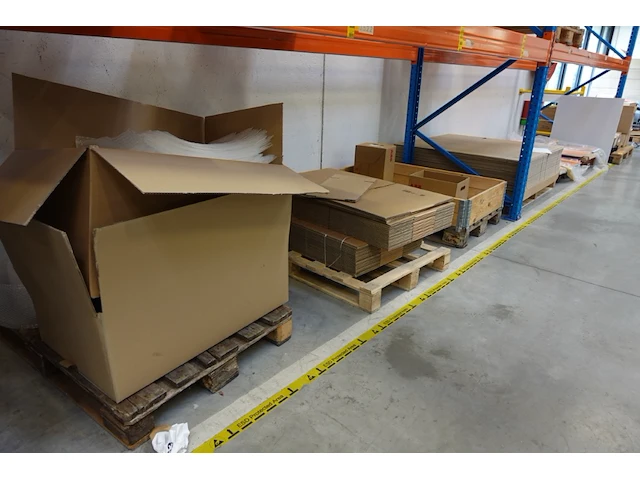 Partij diverse verpakkingstoebehoren - afbeelding 1 van  12