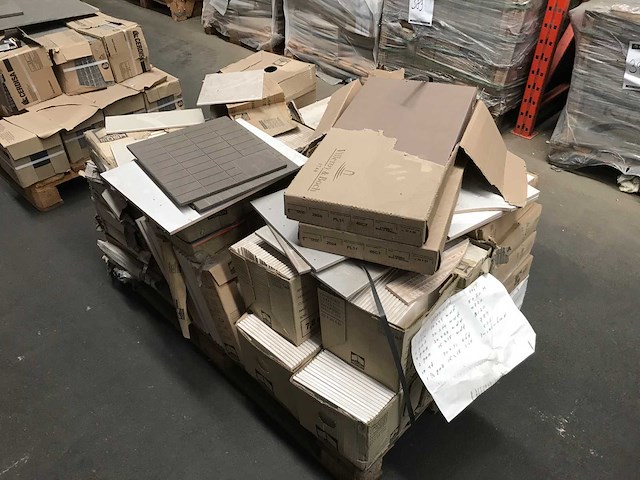 Partij diverse wandtegels - afbeelding 1 van  7