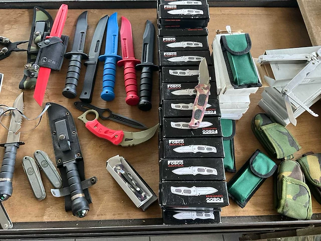 Partij diverse zakmessen en dummies (ca 100 stuks) - afbeelding 1 van  6