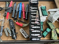 Partij diverse zakmessen en dummies (ca 100 stuks)