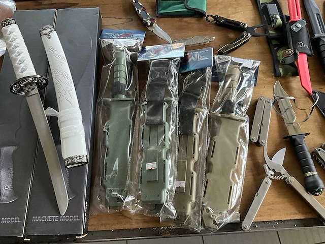 Partij diverse zakmessen en dummies (ca 100 stuks) - afbeelding 2 van  6