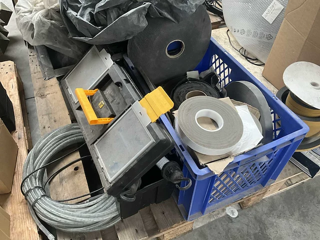 Partij diversen op pallet - afbeelding 1 van  27