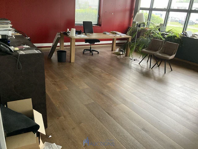 Partij diversen waaronder bureau en metalen kast - afbeelding 1 van  6