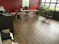 Partij diversen waaronder bureau en metalen kast - afbeelding 1 van  6