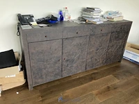 Partij diversen waaronder bureau en metalen kast - afbeelding 2 van  6