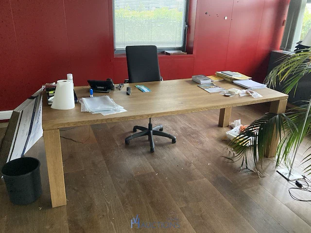 Partij diversen waaronder bureau en metalen kast - afbeelding 3 van  6