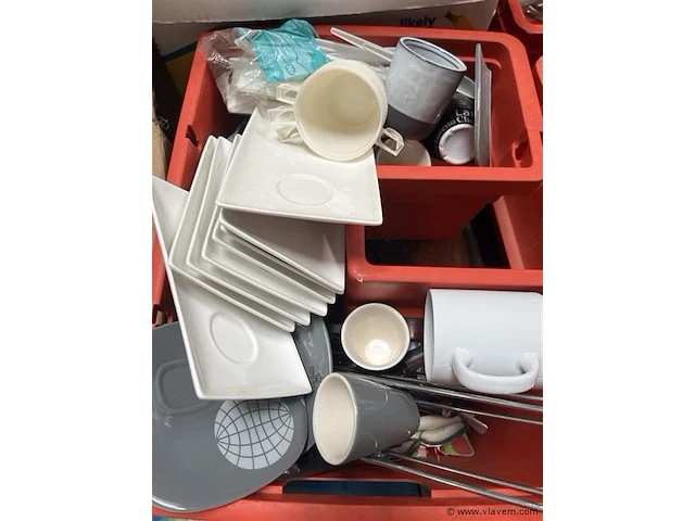 Partij diversen, wo. borden, tassen enz. - afbeelding 2 van  5