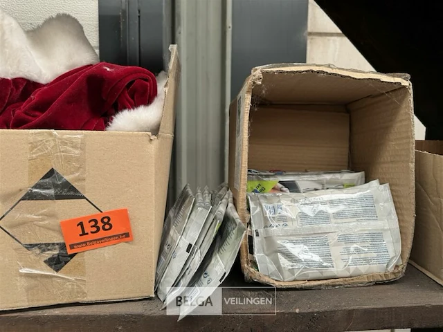 Partij diversen w.o. kersmanpak - afbeelding 3 van  4