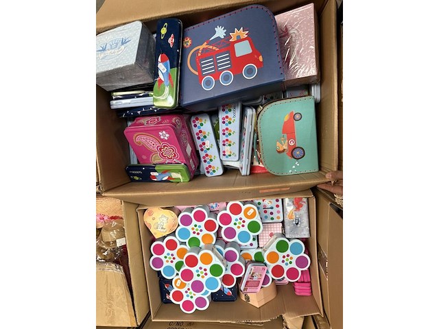 Partij dozen, blikkendozen, spaarpotten - afbeelding 1 van  3