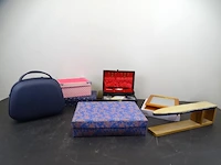 Partij dozen en beauty case - afbeelding 1 van  4
