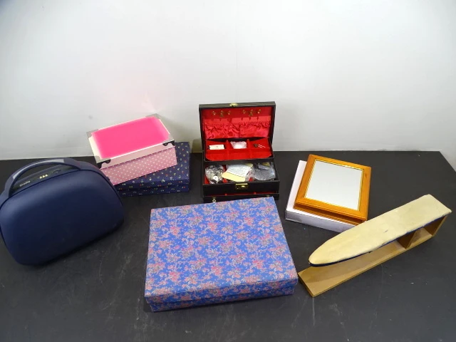 Partij dozen en beauty case - afbeelding 2 van  4