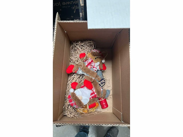 Partij dozen met eindejaarsversiering, alcoholische dranken, voedingproducten etc. - afbeelding 3 van  3